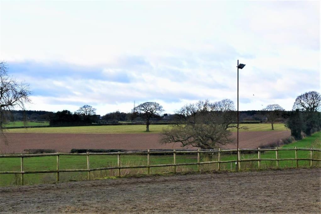 Ferienwohnung Hillfields Farm Barn - A Rural Equestrian Escape Coventry Exterior foto